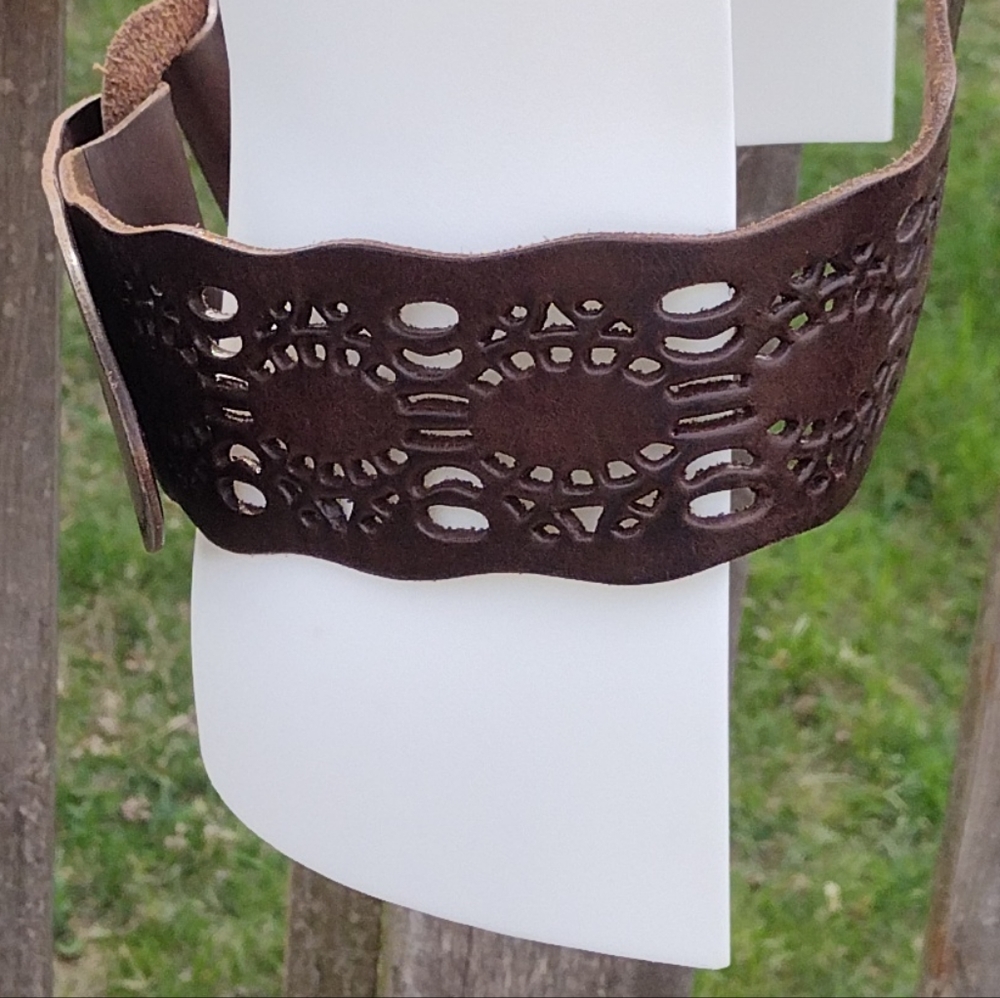 Abercrombie & Fitch Wide Leather Punch Out Belt